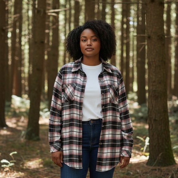 Legendary Whitetails Women's Plaid Jacket - Black, White, Pink - Picture 5 of 6